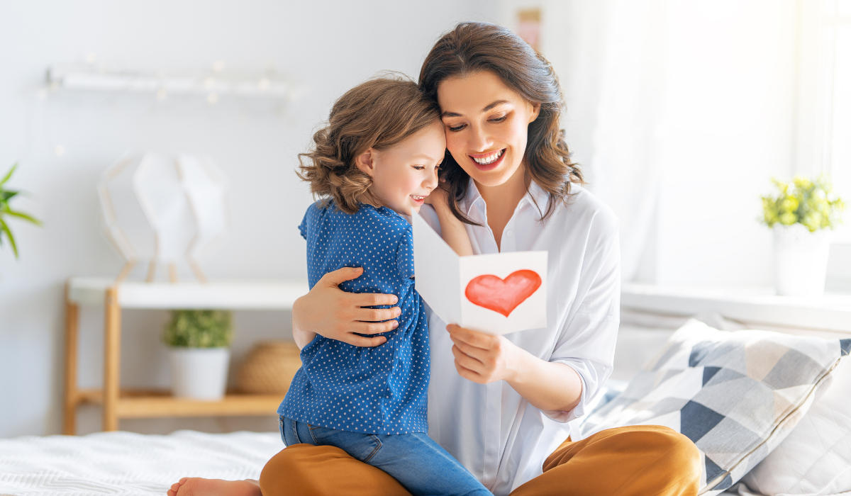 10 Best DIY Gift Ideas for Moms That She’ll Love