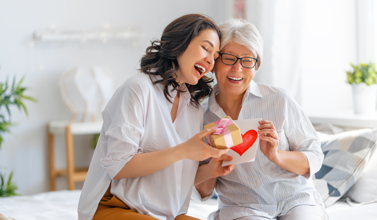 20 Unique Personalized Gift Ideas for Mother’s Day 2025